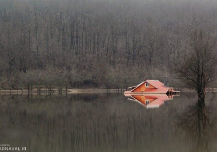 خانه میان دریاچه سقالکسار