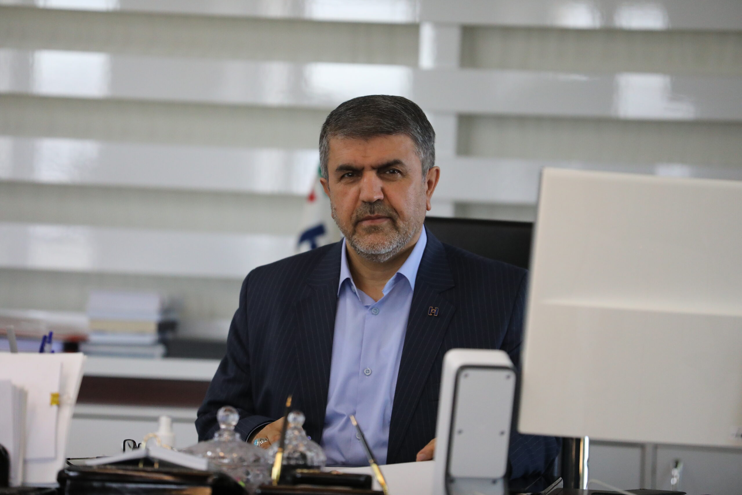 بانک صادرات ایران با رعایت قانون، «در خدمت مردم» است